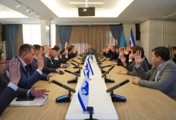 В демпартии «Ак жол» распределили мандаты депутатов