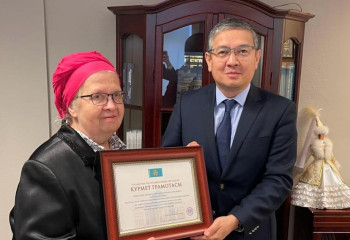 Активисту казахской диаспоры в Норвегии вручена грамота Президента РК