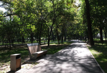 В парках Алматы начинается противоклещевая обработка