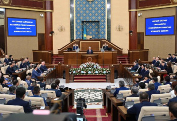 Newly elected Majilis deputies take oath