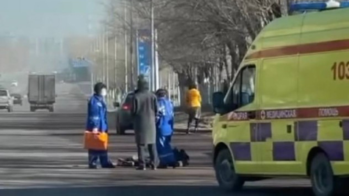 Пожилая женщина погибла под колесами экскаватора в Караганде