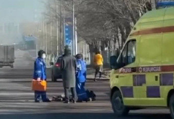 Пожилая женщина погибла под колесами экскаватора в Караганде