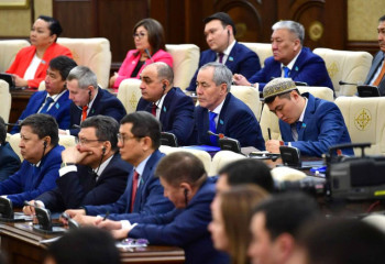 Саяси партиялар жаңа үкіметке қатаң талап қоюы керек – саясаттанушы