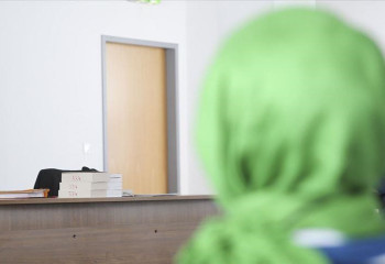 Berlin to allow Muslim teachers to wear headscarves