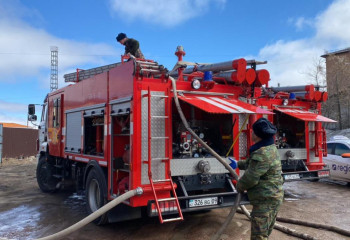 В Экибастузе мужчина спас из пожара женщину с младенцем