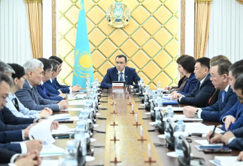 Мәулен Әшімбаев «Өңір» депутаттық тобының алғашқы отырысын өткізді