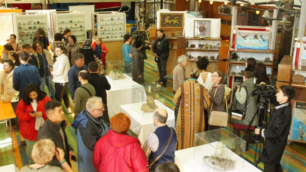 Giant moss agate presented at exhibition in Karaganda