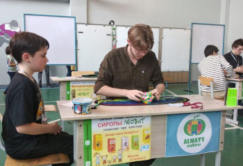 Спидкуберы обновили свои рекорды на соревнованиях в Алматы