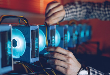 Экс-таможенника из Караганды осудили за контрабанду