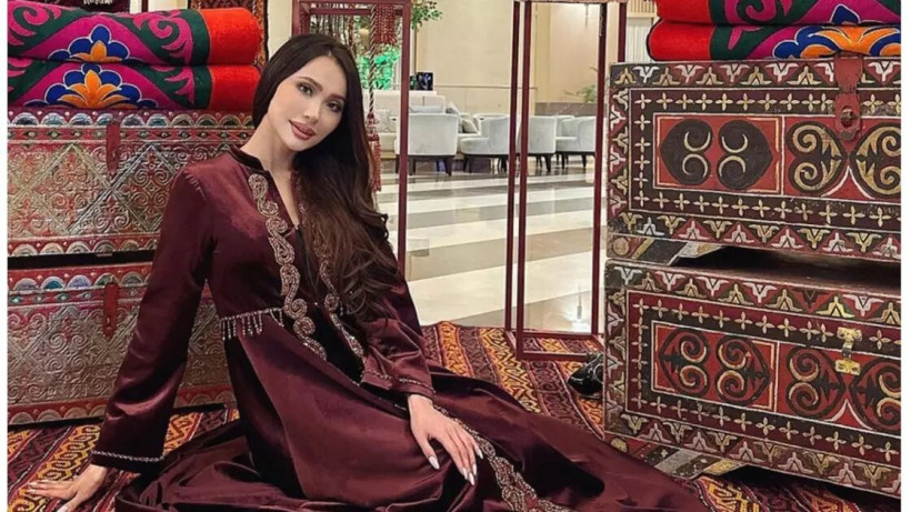  instagram.com/zhanar_dugalova 