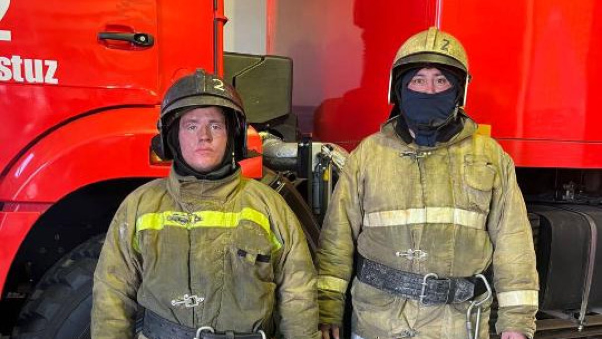 В Экибастузе огнеборцы при пожаре спасли троих человек