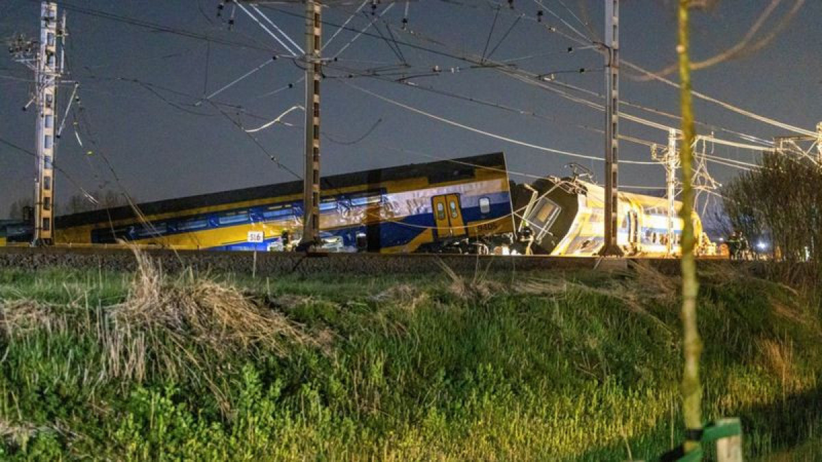 Крушение пассажирского поезда в Нидерландах: один погибший, десятки пострадавших