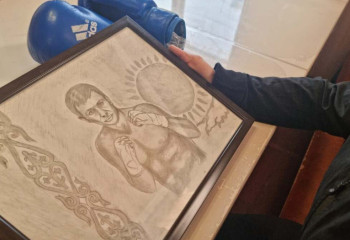 Сотталушы азамат Геннадий Головкиннің портретін салды