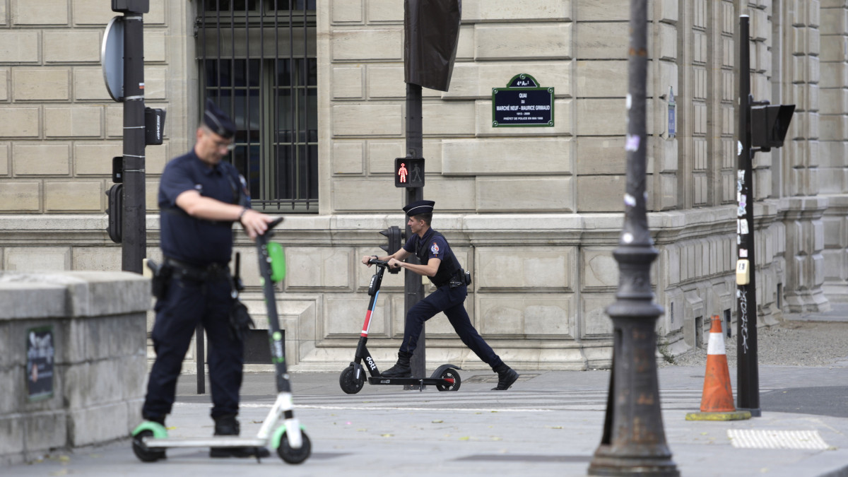 В Париже решили запретить электросамокаты