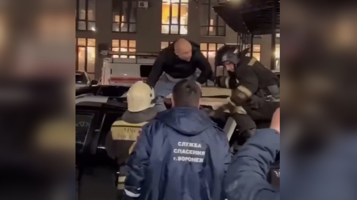В Воронеже мужчина выжил после падения с 19-го этажа