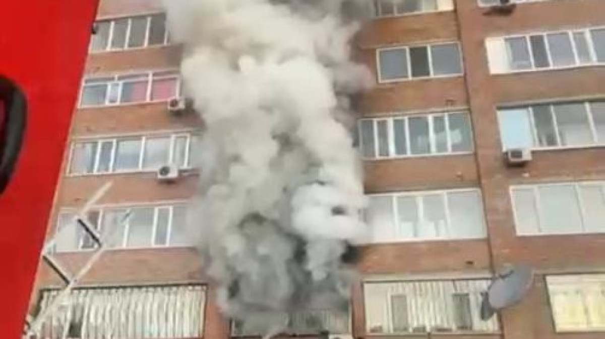 В Усть-Каменогорске жителей десятиэтажки эвакуировали из-за пожара