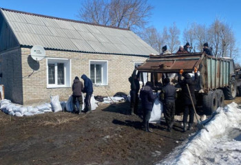 Melt water pumped out of flooded houses in Kostanay region