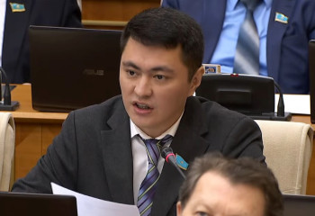 Баспана алуға мемлекеттік бағдарламалар қолжетімсіз – Дәулет Мұқаев