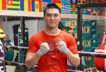 Официально объявлено о бое казахстанского чемпиона против нокаутера в США