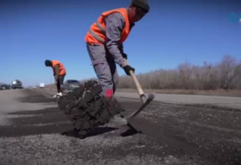 Ремонт дорог начали на проблемном участке рядом с Косшы в Акмолинской области