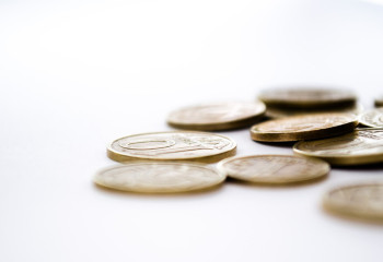 Размер черты бедности в Астане составил 35 482 тенге