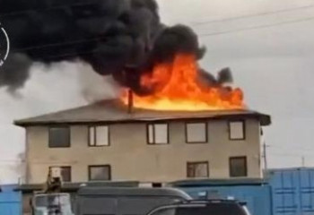 Двухэтажное бизнес-здание сгорело в Караганде