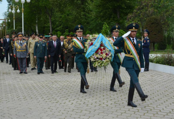 В Душанбе возложили цветы к монументу воинам-казахстанцам
