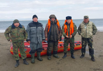 Рыбаков оставшихся на льдине спасли в ВКО