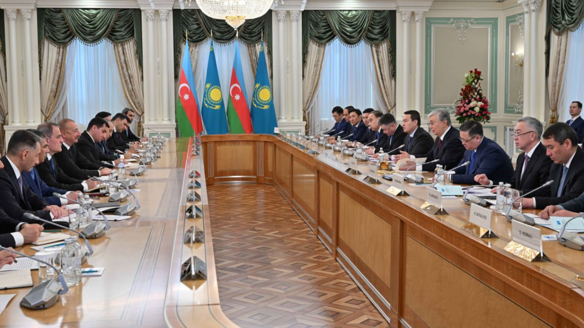 Увеличить товарооборот Казахстана и Азербайджана до 1 млрд долларов намерен Президент