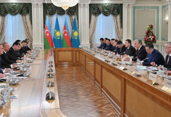 Увеличить товарооборот Казахстана и Азербайджана до 1 млрд долларов намерен Президент