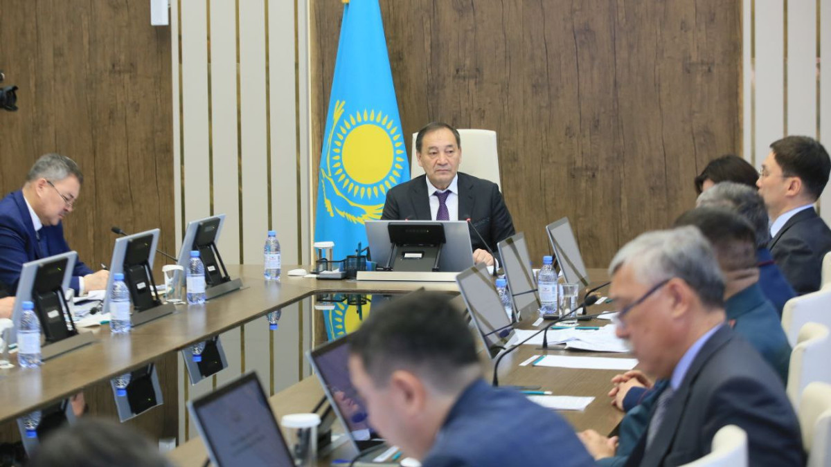 Усилить мониторинг объемов и цен ГСМ поручил глава Актюбинской области