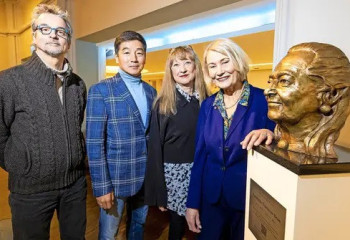 Бауыржан Байбек өзі оқыған неміс мектебіне барды