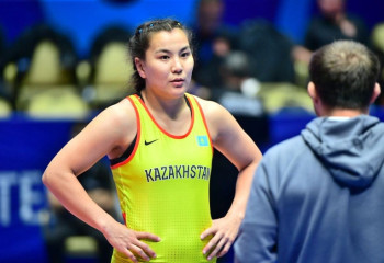 Эльмира Сыздыкова вышла в финал чемпионата Азии по женской борьбе