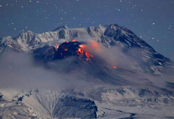 Извержение камчатского вулкана может перекрыть трассу на Дальнем Востоке