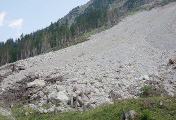Перекрыта дорога Медеу-Шымбулак в связи с камнепадом