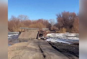 Мост уплыл на реке Ишим в СКО