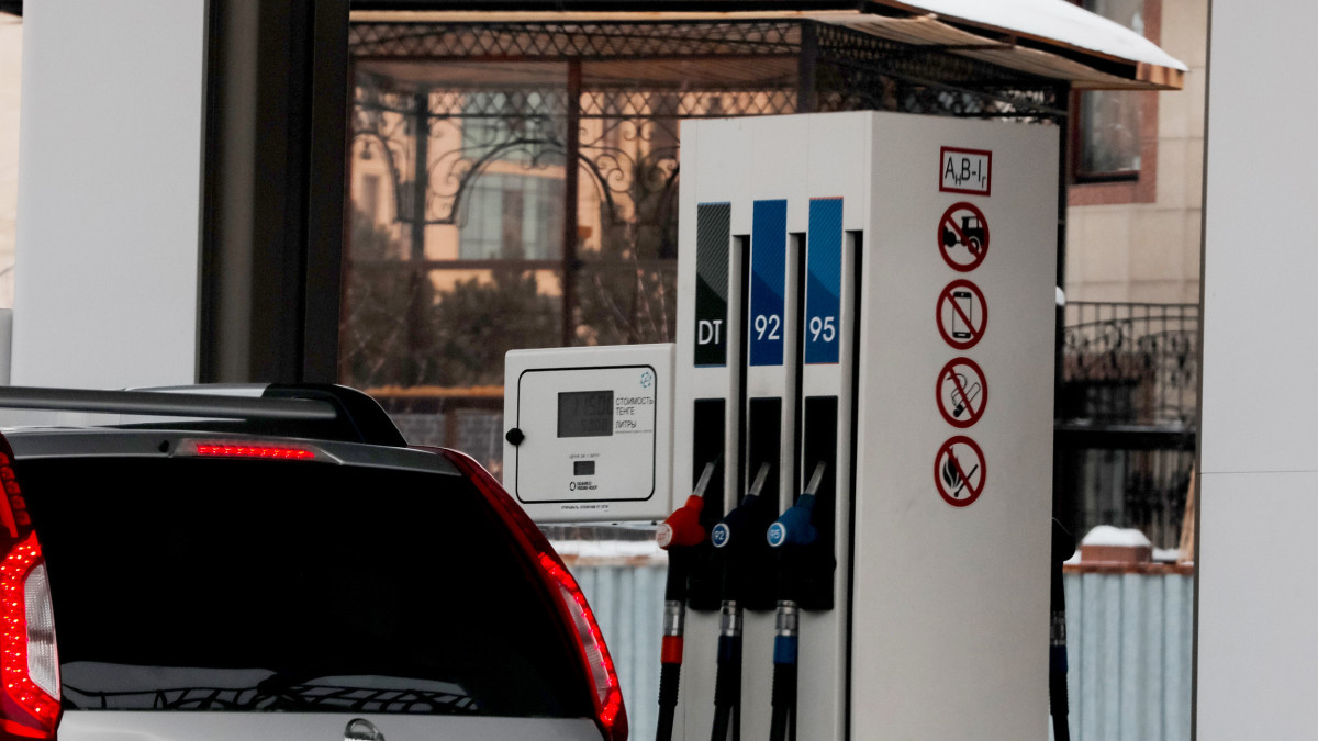 В Казахстане вступает в силу приказ Минэнерго о предельных розничных ценах на топливо