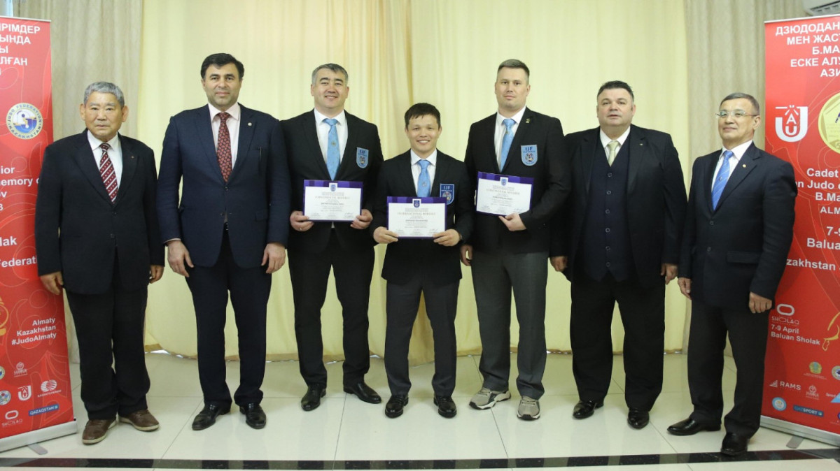 Казахстанские тренеры по дзюдо получили категории IJF