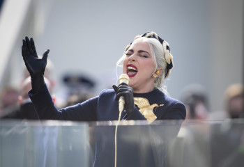 Леди Гагаға Ақ үйден қызмет бұйырды