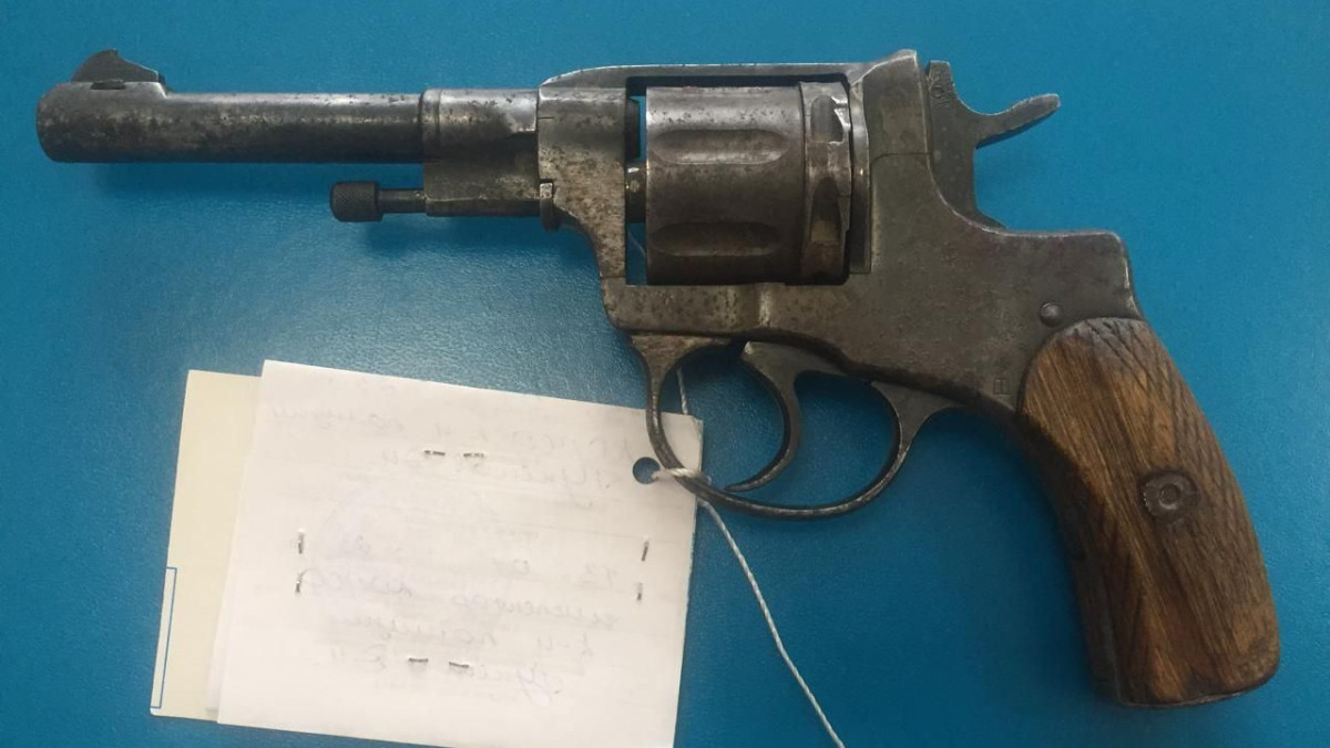 Пистолет 1915 года выпуска принес в полицию житель Павлодарской области