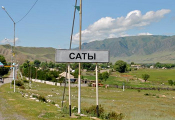 Қатарынан екі оқушы қайтыс болып халық дүрбелеңге түсті