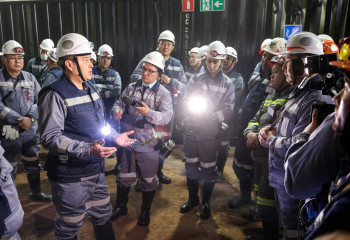 Премьер-министр выслушал проблемные вопросы медработников и горняков Улытауской области