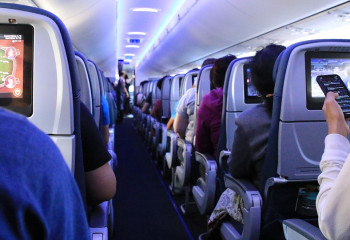 Ұшақтағы адам ауызашар уақытын қалай анықтайды?