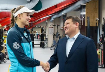 Асхат Оралов поздравил теннисистов с победой