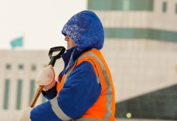 На севере Казахстана метель и гололед