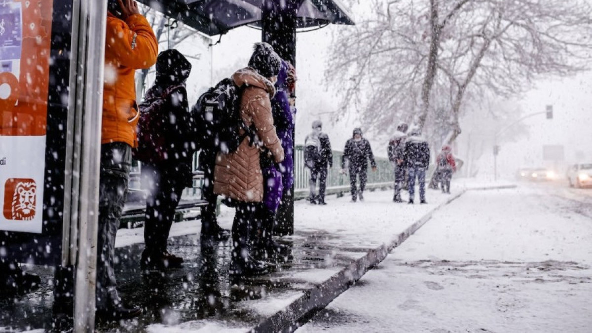 Неустойчивую погоду и осадки прогнозируют синоптики в Казахстане