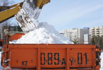 Из Астаны вывезли свыше 71 тысячи кубометров снега