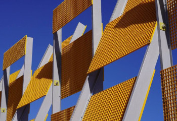 Новые снегозащитные ограждения устанавливают на автотрассах