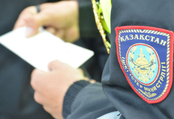 Лифт алдында іш киімін шешкен елордалық азаматқа іздеу салынды