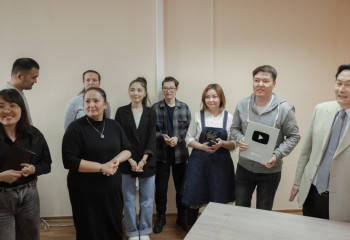 YouTube желісіндегі El.kz арнасы «күміс батырмаға» ие болды